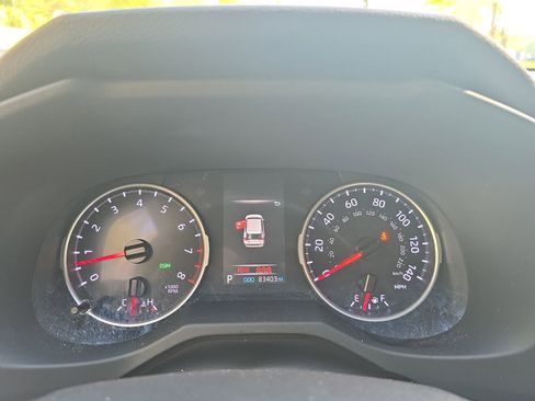 Used 2019 Toyota RAV4 XLE Premium FWD image 18