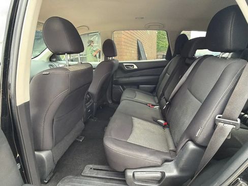 Used 2020 Nissan Pathfinder S AWD/4WD image 11