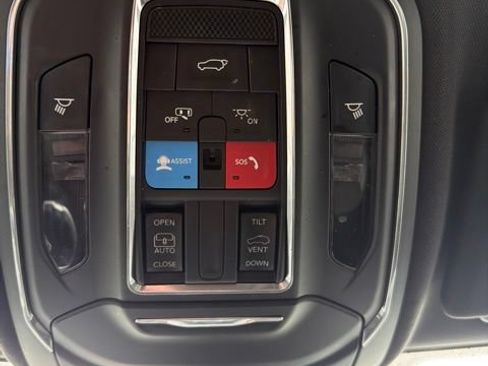 Used 2024 Jeep Grand Cherokee Altitude AWD/4WD image 28