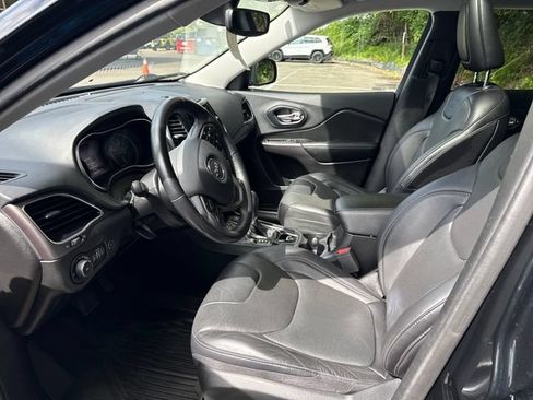 Used 2019 Jeep Cherokee Limited w/ Luxury Group AWD/4WD image 14