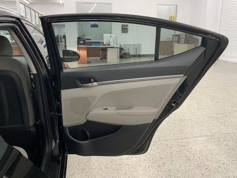 Used 2018 Hyundai Elantra SE FWD image 29