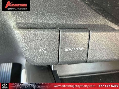 Certified 2022 Toyota Camry LE image 33