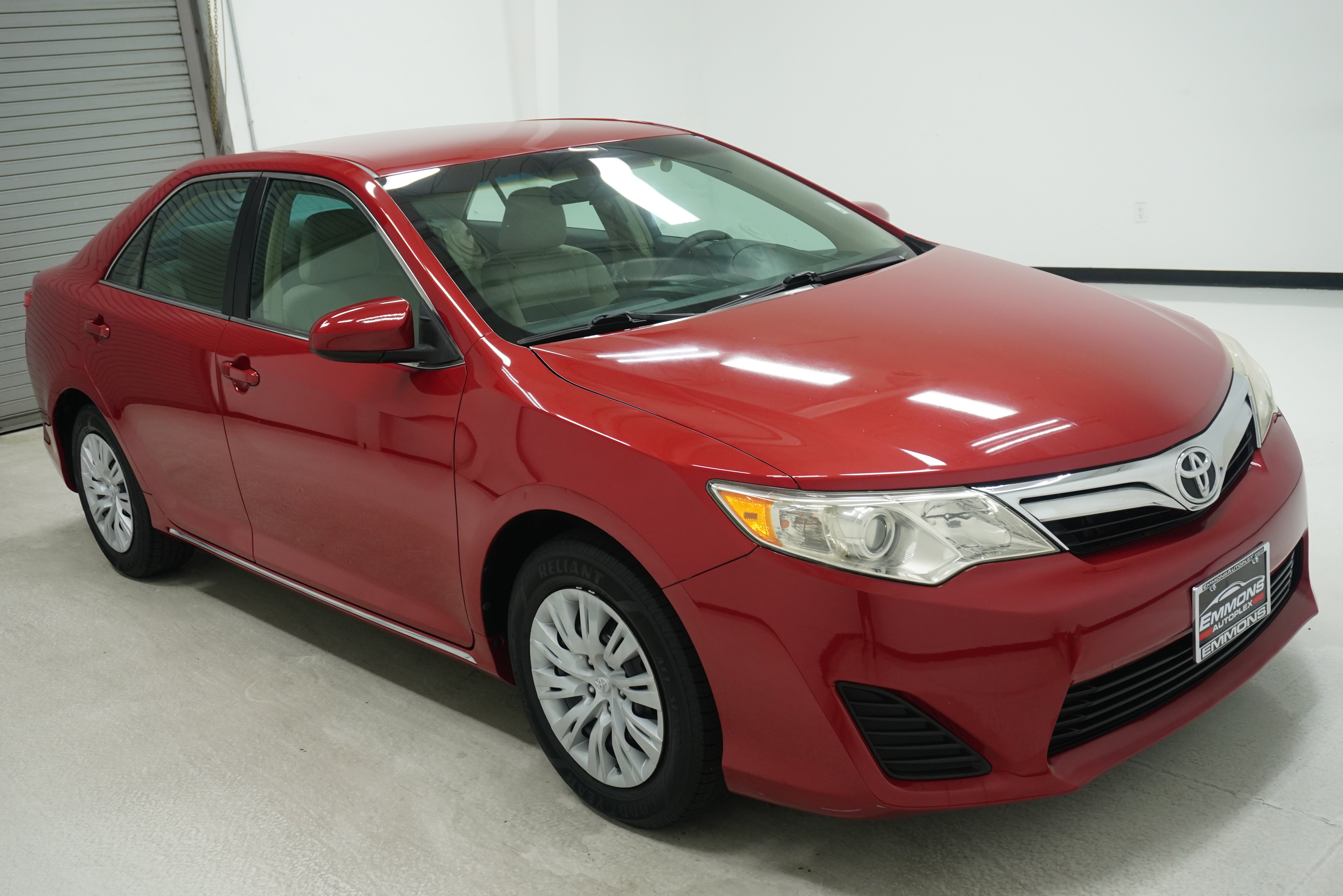 Used 2013 Toyota Camry LE FWD image 3
