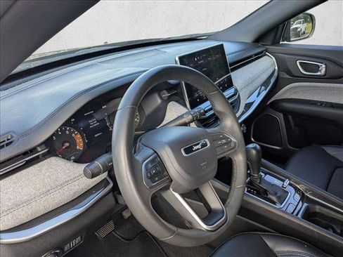 Used 2024 Jeep Compass Latitude AWD/4WD image 10