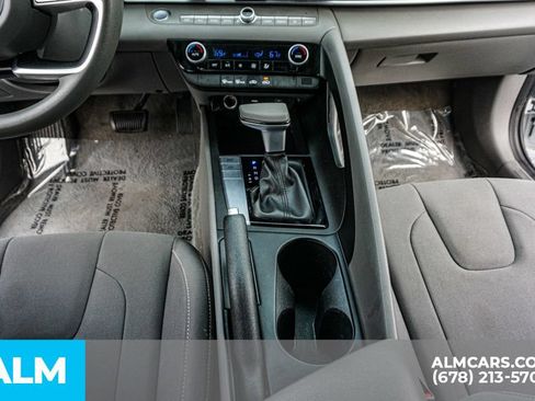 Used 2024 Hyundai Elantra SEL FWD image 39