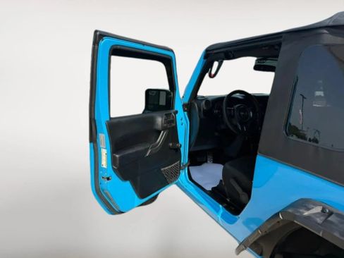 Used 2017 Jeep Wrangler Sport AWD/4WD image 7