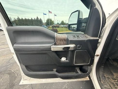 Used 2019 Ford F250 Lariat w/ Lariat Ultimate Package AWD/4WD image 7
