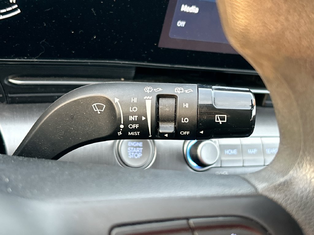 Used 2024 Hyundai Kona SE FWD image 18