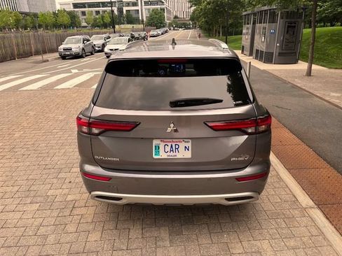 Used 2023 Mitsubishi Outlander SEL AWD/4WD image 2
