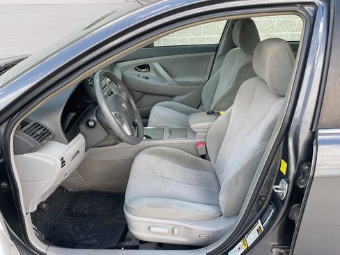 Used 2011 Toyota Camry LE FWD image 13