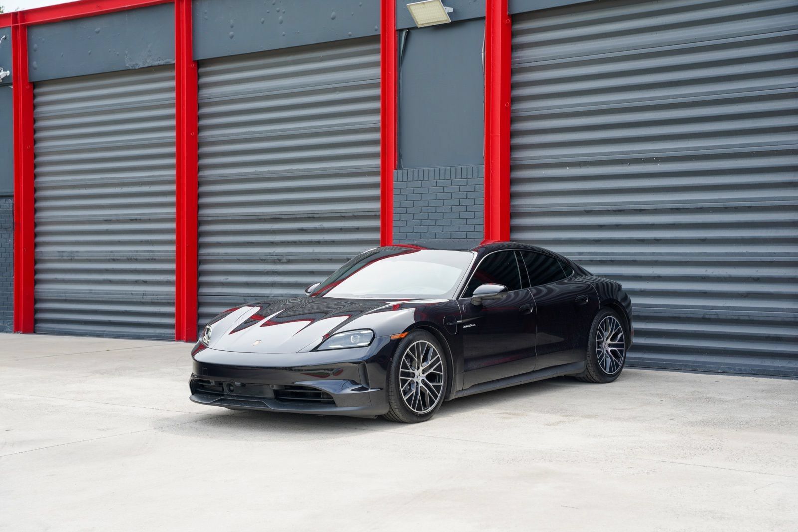 Used 2025 Porsche Taycan RWD image 1