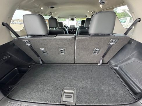 Used 2025 Honda Pilot EX-L image 9