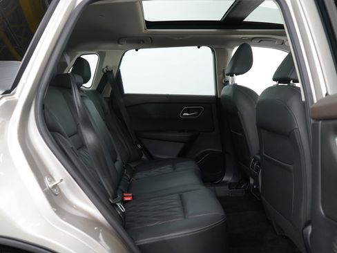 Used 2022 Nissan Rogue Platinum w/ Head-Up Display Package image 12