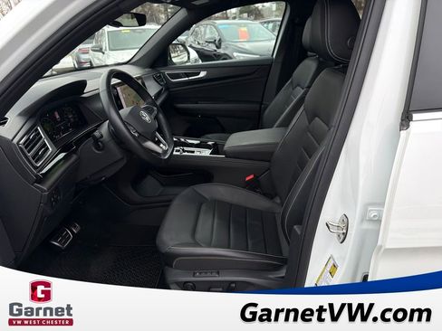 Used 2024 Volkswagen Atlas Cross Sport SEL R-Line image 10