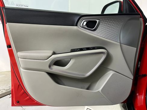 Used 2023 Kia Soul LX w/ LX Technology Package FWD image 27