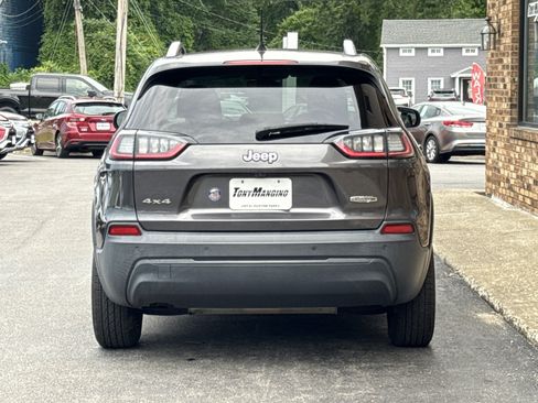 Used 2019 Jeep Cherokee Latitude Plus w/ Cold Weather Group AWD/4WD image 4
