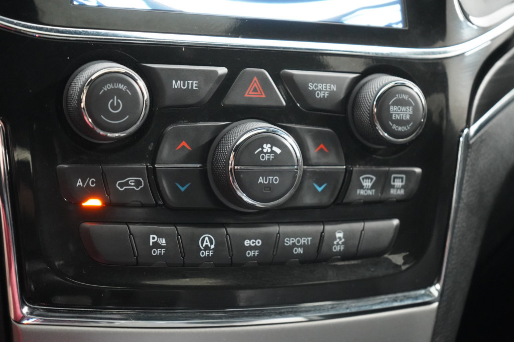 Used 2021 Jeep Grand Cherokee Limited w/ Premium Lighting Group AWD/4WD image 33
