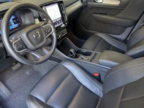 Certified 2025 Volvo XC40 B5 Core image 9