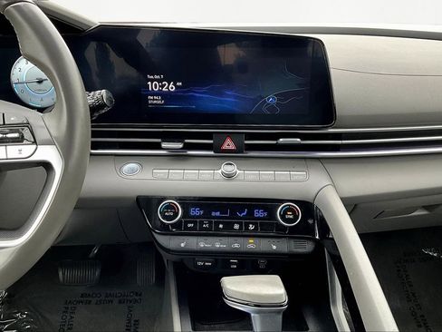 Used 2024 Hyundai Elantra SEL w/ Convenience Package image 6