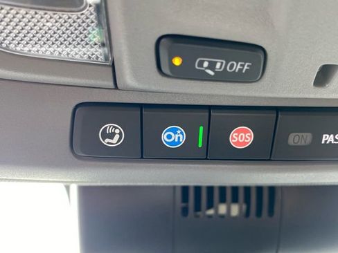 Used 2022 Chevrolet Silverado 1500 LT AWD/4WD image 13