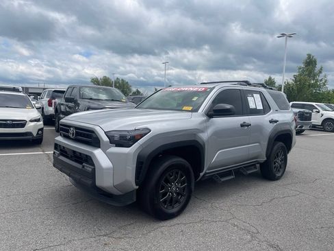 Used 2025 Toyota 4Runner SR5 AWD/4WD image 3
