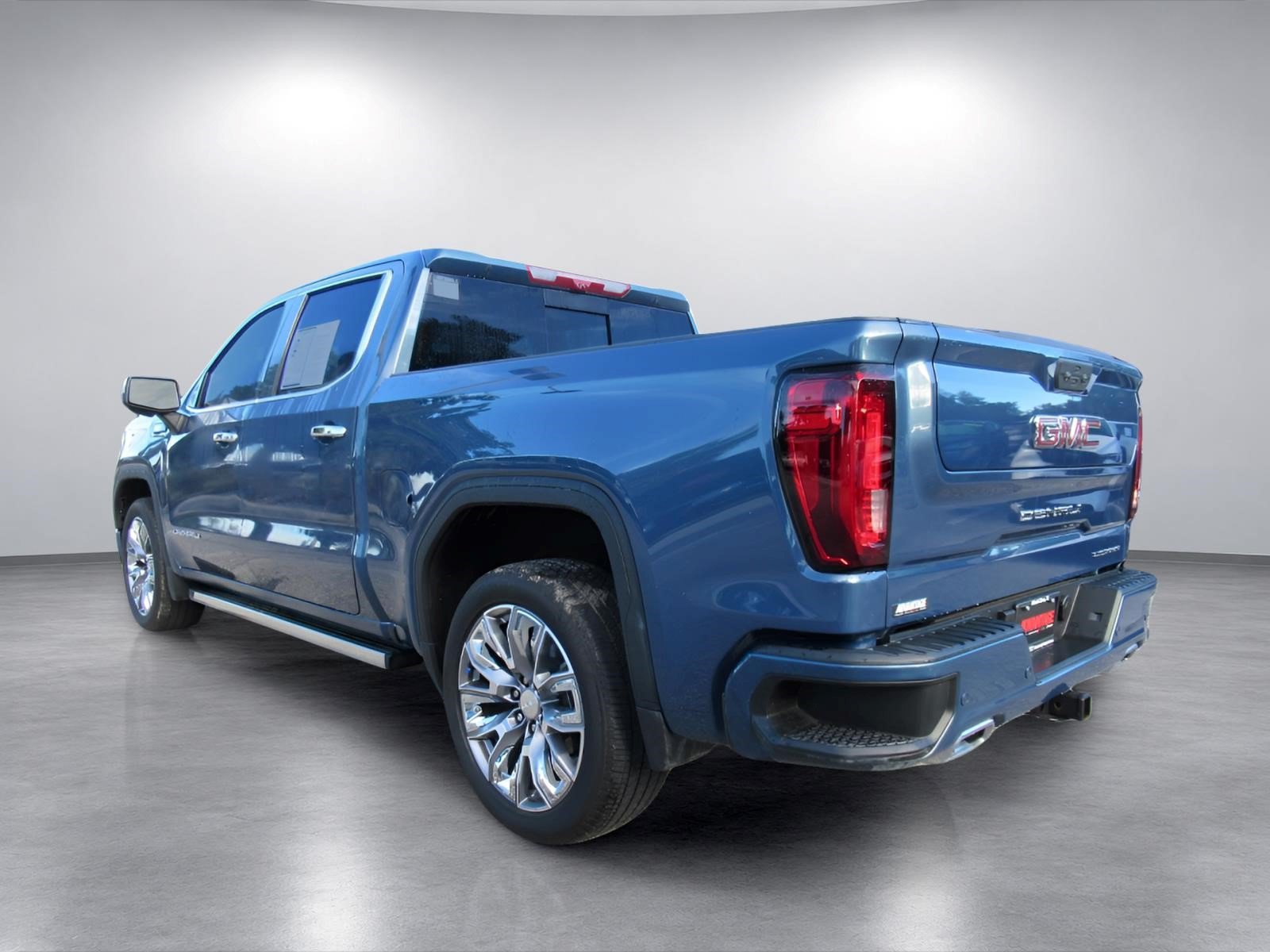 Used 2025 GMC Sierra 1500 Denali w/ Denali Reserve Package AWD/4WD image 5