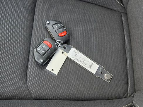 Used 2023 Jeep Gladiator Sport AWD/4WD image 13