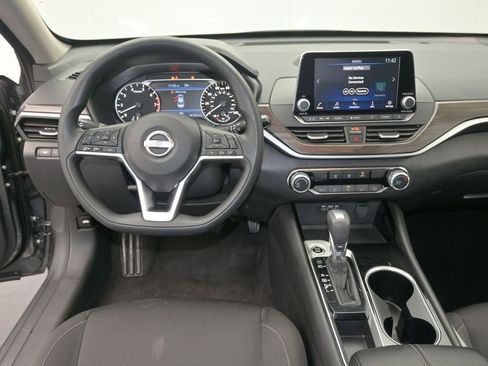 Used 2024 Nissan Altima 2.5 SV image 15