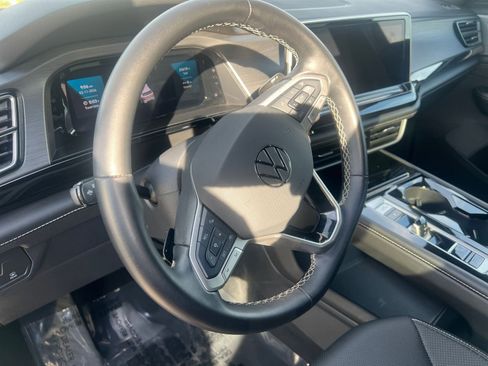 Used 2025 Volkswagen Atlas Cross Sport SE image 29