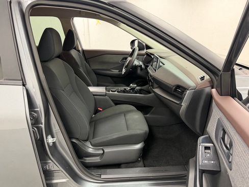 Used 2023 Nissan Rogue S AWD/4WD image 10