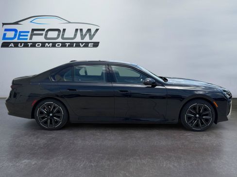 Used 2026 BMW i7 xDrive60 AWD/4WD image 2