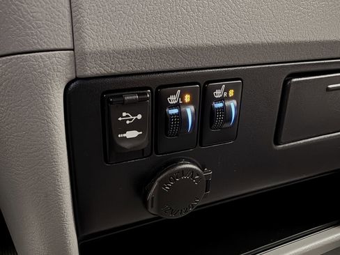 Used 2017 Toyota Sienna XLE image 19