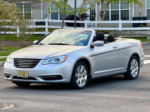 Used 2011 Chrysler 200 Touring w/ Cold Weather Group FWD image 5