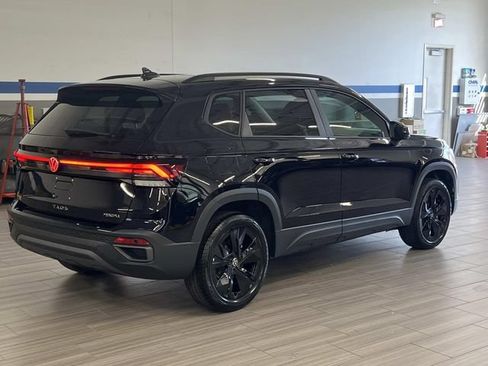 New 2026 Volkswagen Taos SE FWD image 8
