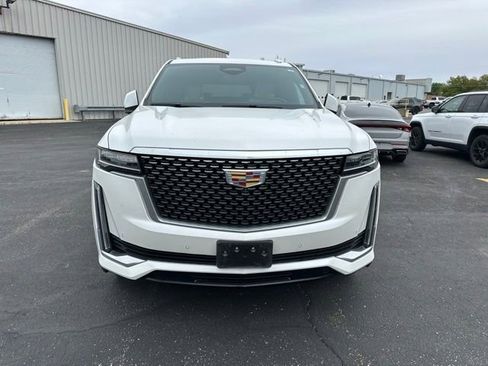 Used 2021 Cadillac Escalade Premium Luxury AWD/4WD image 17