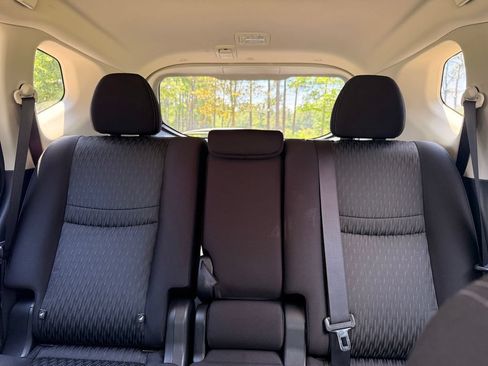 Used 2020 Nissan Rogue SV w/ Premium Package FWD image 28