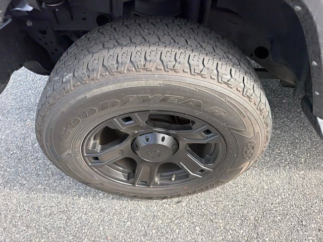 Used 2022 Jeep Wrangler Unlimited Sahara AWD/4WD image 8