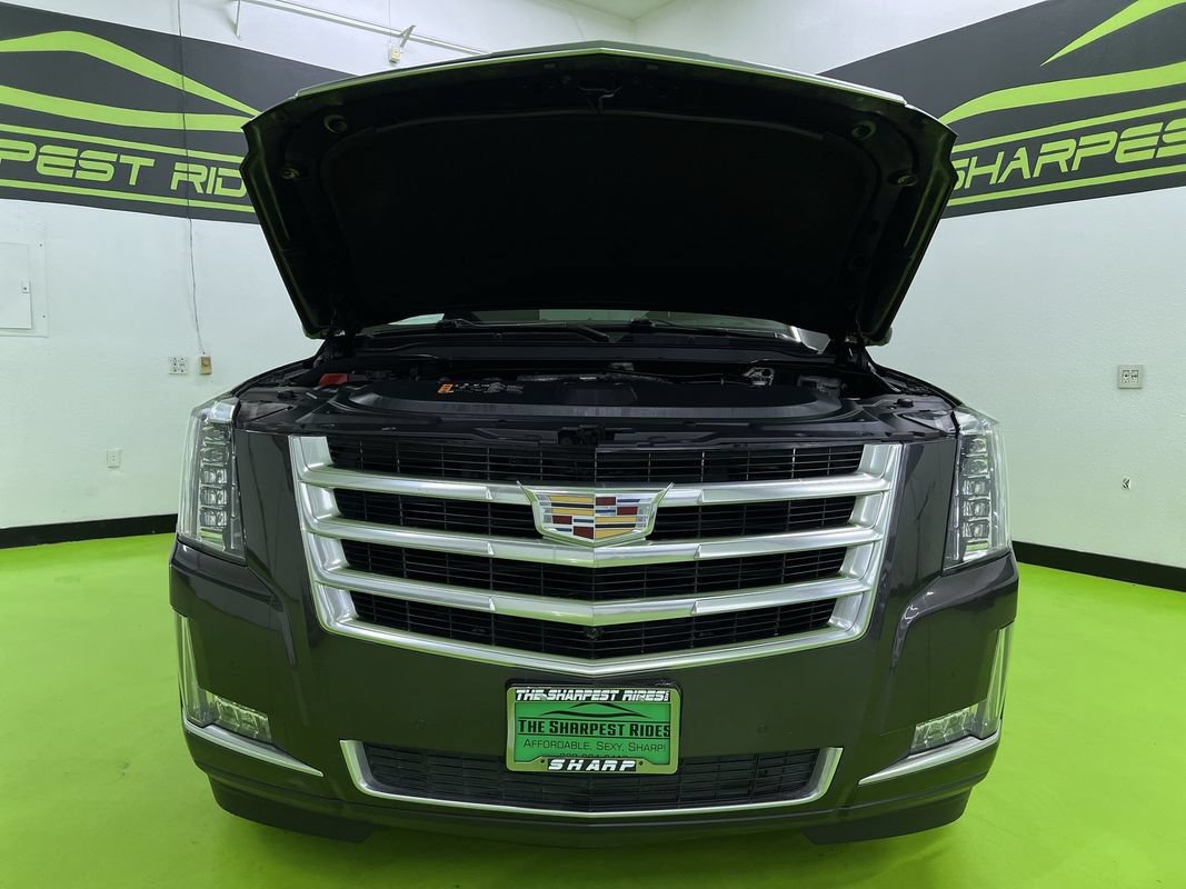 Used 2018 Cadillac Escalade Luxury AWD/4WD image 4
