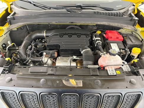 Used 2023 Jeep Renegade Altitude AWD/4WD image 31
