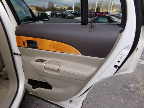 Used 2012 Lincoln MKX FWD image 27