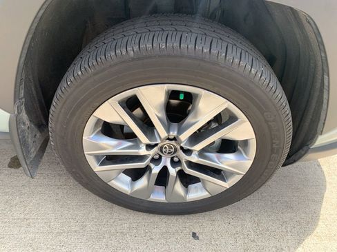 Used 2023 Toyota RAV4 XLE Premium image 2