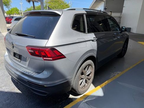 Used 2023 Volkswagen Tiguan SE w/ Panoramic Sunroof Package FWD image 4
