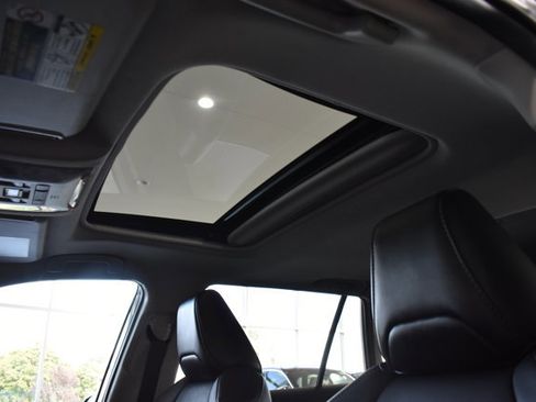 Used 2022 Toyota RAV4 XLE Premium image 32