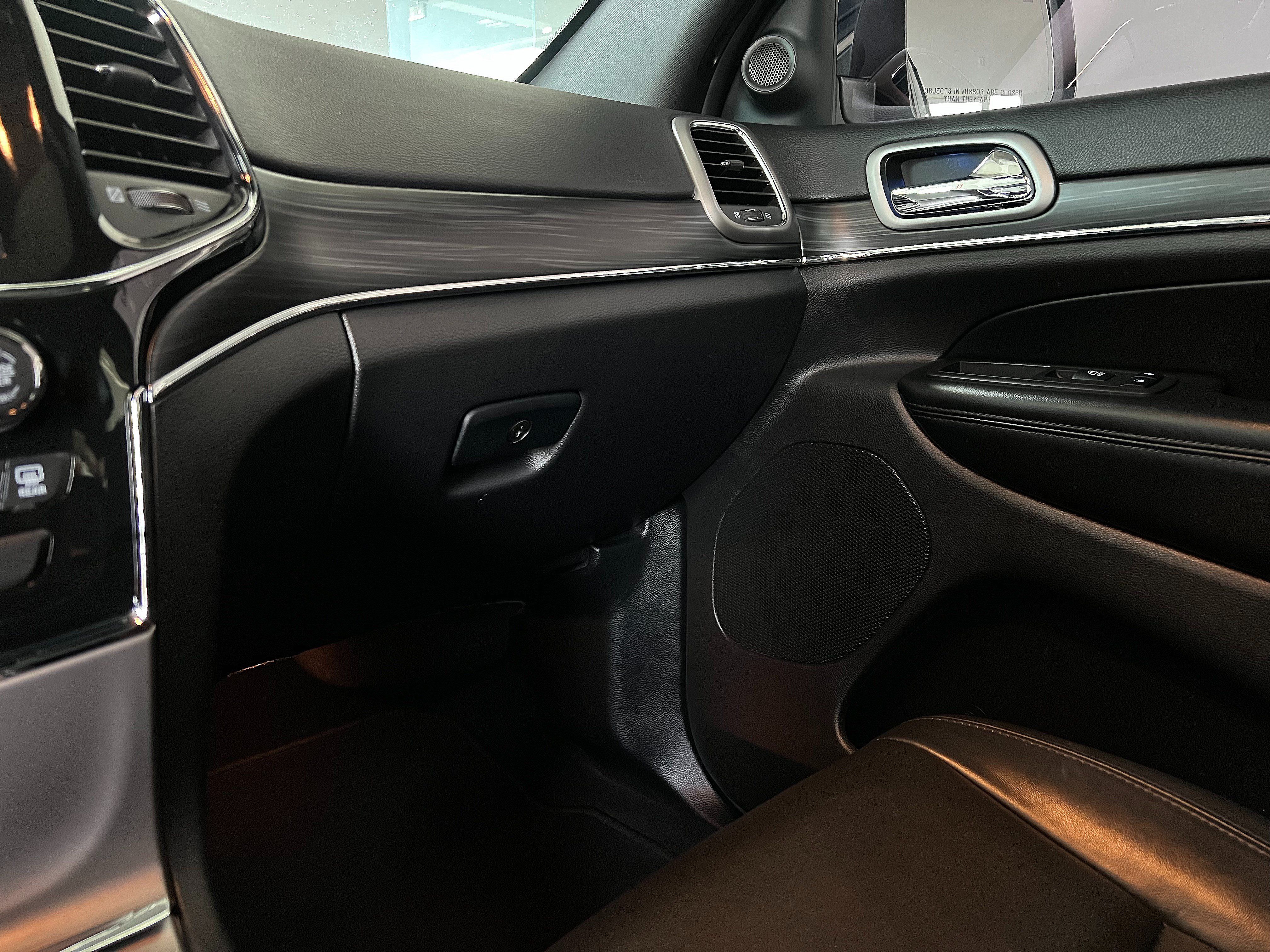 Used 2019 Jeep Grand Cherokee Limited AWD/4WD image 17