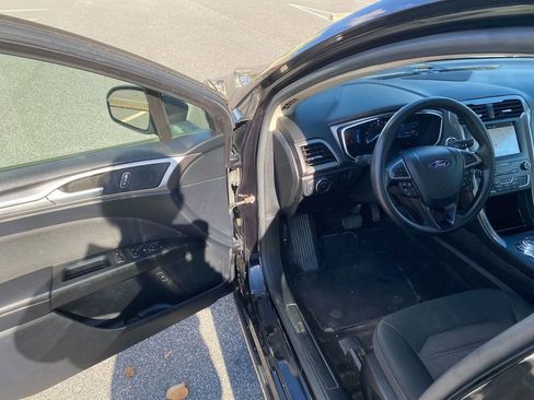 Used 2019 Ford Fusion SE image 10