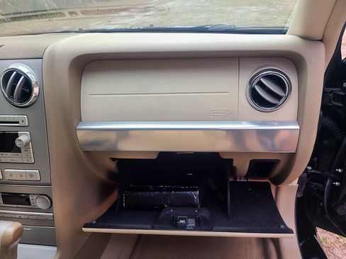 Used 2007 Lincoln MKZ image 32