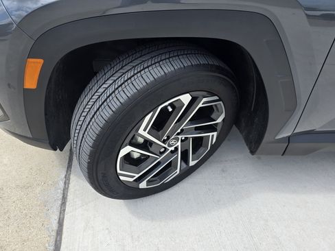 Used 2025 Hyundai Tucson Limited FWD image 9
