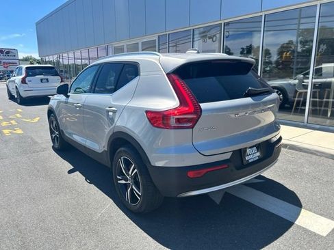 Used 2025 Volvo XC40 B5 Core AWD/4WD image 3
