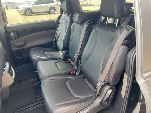 Used 2025 Kia Carnival image 34