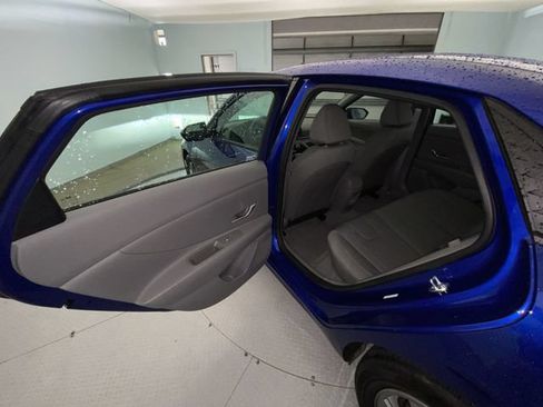 Used 2025 Hyundai Elantra SE FWD image 21